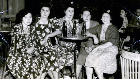 Detalle de una terraza de un bar en las fiestas del Carmen del ao 1946, en el barrio de la Estacin