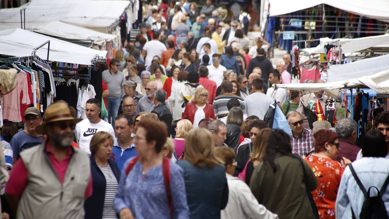 Vicente Figueroa (primero por la izquierda) con parte de la plantilla de ViajarporEscocia.com