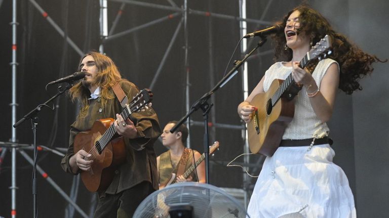 Carlos Ares y Ángel Stanich, dos artistas en solitario para dar variedad al FIV 2026
