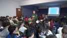 Una de las charlas que la Guardia Civil dio ayer en el Colegio Asunción de Sarria. 
