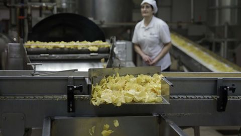 La planta de producción de las patatas fritas Bonilla a la vista, elaboradas con aceite de oliva, está en el polígono de Sabón, en Arteixo