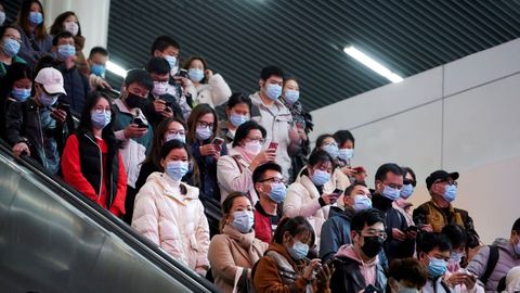 Escena cotidiana de una estacin de metro en China donde los contagios siguen en aumento