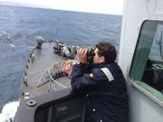 Un momento de las labores de b�squeda a bordo del �Tabarca�
