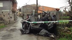 Ambulancia quemada en San Cibrao das Vi�as