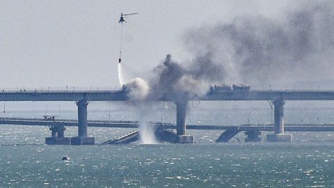 Explosin, el pasado da 8 en el puente de Crimea que une la ocupada pennsula con Rusia