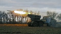 Un lanzacohetes ucraniano haciendo fuego el pasado 4 de enero en la localidad de Bakhmut