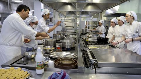 El CIFP Compostela ofrece hasta hasta 8 opciones diferentes para estudiar profesiones de cocina el prximo curso