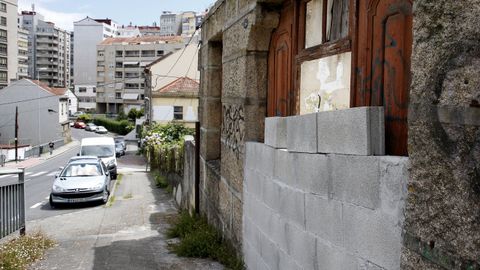 En Vigo, abundan los bloques en viviendas y bajos de reas donde los edificios cercan viejas edificaciones