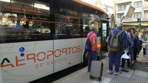 Antes de los cambios de diciembre de 2020 la Xunta ofrecía un transporte directo al aeropuerto, con tan solo seis paradas en total.
