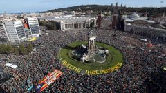 La manifestacion de la Diada se celebr por primera vez paradjicamente en la plaza de Espaa y frente al palacio de Alfonso XIII