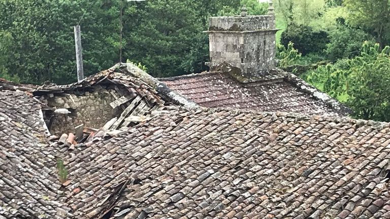 La cubierta del antiguo edificio monástico sufre desde hace años un serio deterioro