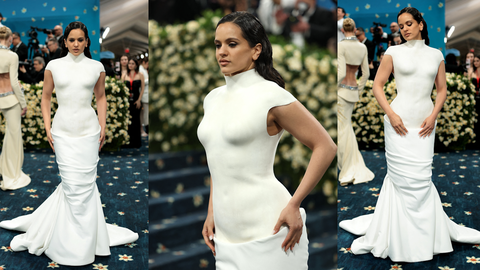 Rosalía llevaba un vestido blanco que moldeaba su torso