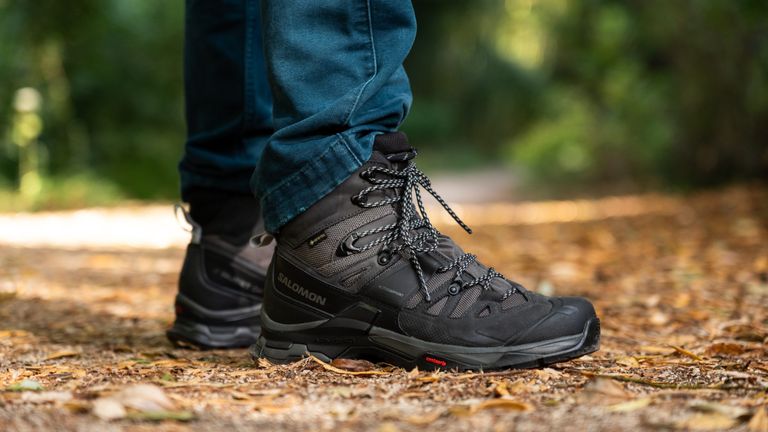 Las Salomon de montaña con Gore-Tex caen un 32% en Amazon: resistentes y listas para el invierno