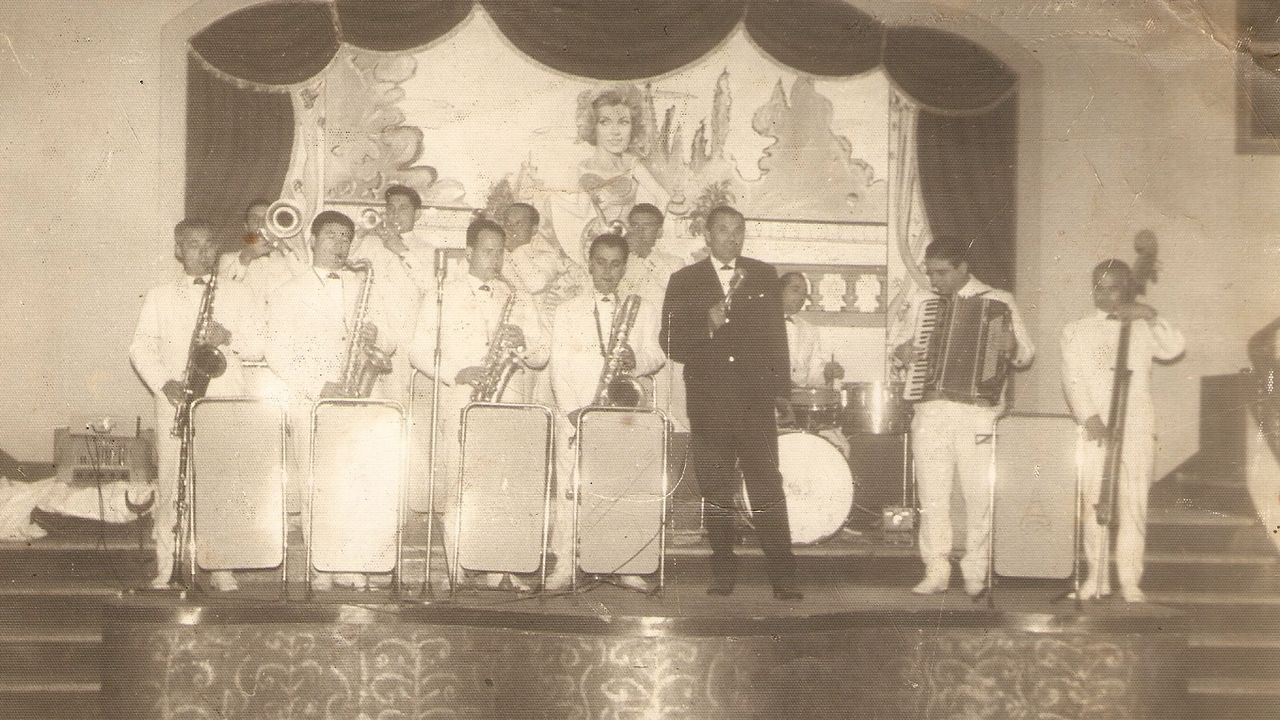Actuacin del Duo Dinmico, acompaados del grupo Stereo de Ferrol, en la Sala A Cocia, en Viveiro, donde presentaron la cancin La,La, La para Eurovisin