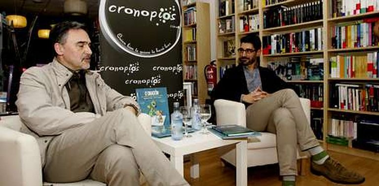 Miguelanxo Prado (izquierda) presentó en Cronopios sus dos últimos trabajos gráficos. 