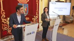 El alcalde de Ferrol, Jos Manuel Rey Varela, y la concejala de Facenda, Susana Sanjurjo, durante la presentacin del borrador de los presupuestos este lunes.