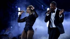 Beyonc y Jay Z durante su actuacin en los premios Grammy