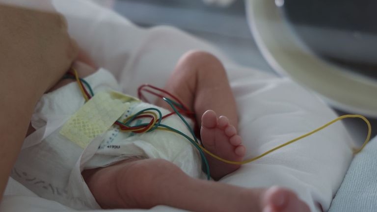 Prisión provisional para los padres de un bebé de tres meses muerto en Sabadell