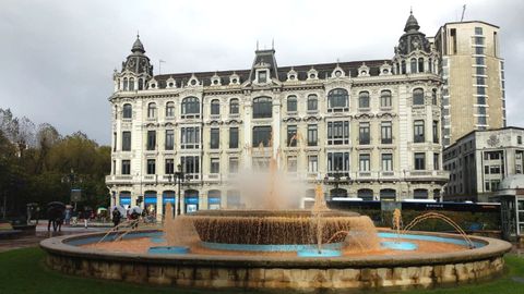 Fuente naranja en La Escandalera