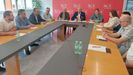 Jos Tom con alcaldes y portavoces del PSOE de concellos donde se jubilarn mdicos