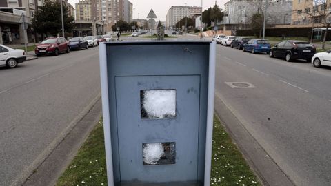 Radar dañado ubicado en la Avenida de Madrid de Lugo.