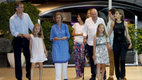 Felipe, sus padres y su hermana Elena asistieran el sbado a la fiesta por el 80 cumpleaos de la infanta Pilar