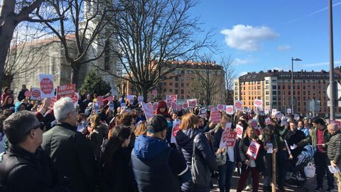 Afectados por la modificaci�n del pacto de contrataci�n del Sespa, en la concentraci�n frente al HUCA