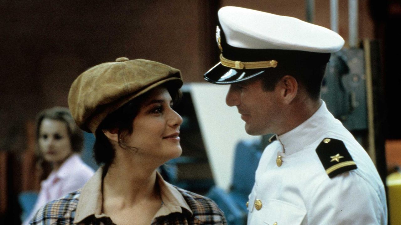 La exposici�n �Terra do anel� en el centro cultural Marcos Valc�rcel.Debra Winger y Richard Gere en �Oficial y caballero�
