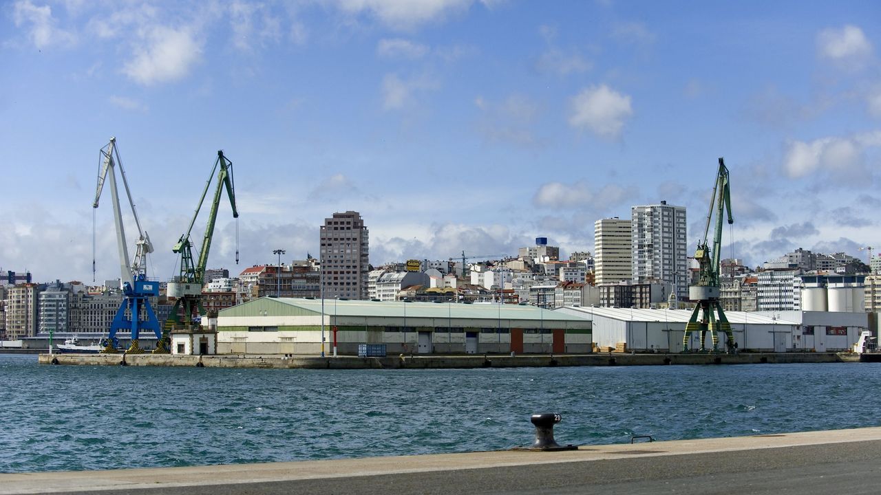 Demolición de los silos de Bunge en abril del 2021.Imagen de archivo del puerto de A Coruña