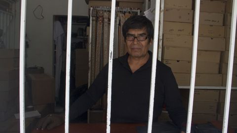 El comerciante Juan López está convencido de que Obrador subirá los impuestos