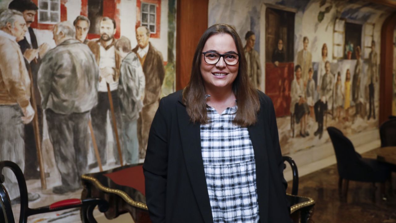 Ca&iacute;da del falso techo del Teatro Principal de Pontevedra actualizado.<span lang= gl >A escritora lucense Abril Camino, pseud&oacute;nimo de Roc&iacute;o Otero, &eacute; licenciada en Filolox&iacute;a Hisp&aacute;nica e en Filolox&iacute;a Inglesa</span>