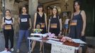 Concentración del colectivo Maternidades Feninistas contra los vientres de alquiler en la Praza do Toural de Santiago