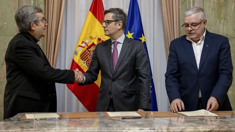 Iglesia, Gobierno y Defensor del Pueblo firman el «protocolo» para reparar a las víctimas de abuso sexual