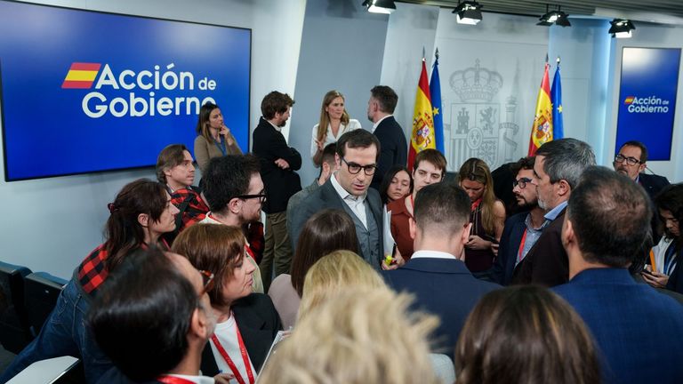 España pone en el mercado casi el 3 % de sus reservas de petróleo para frenar la subida de precios