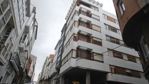 Edificio de la esquina de la calle Almendra con Concepcin Arenal de Alfredo Alcal