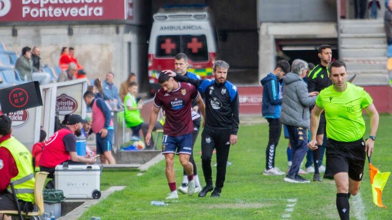 Rubén Domínguez sobre el césped de Pasarón tras empatar ante el Ourense: «Es muy difícil jugar en este campo»