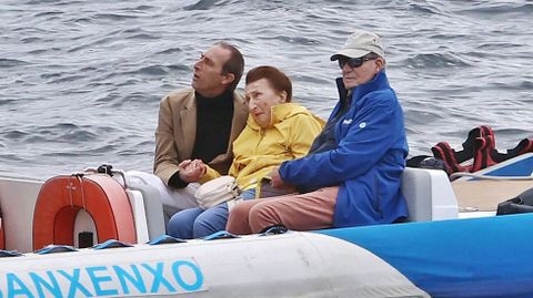 El rey emérito sale a navegar con su familia en Sanxenxo