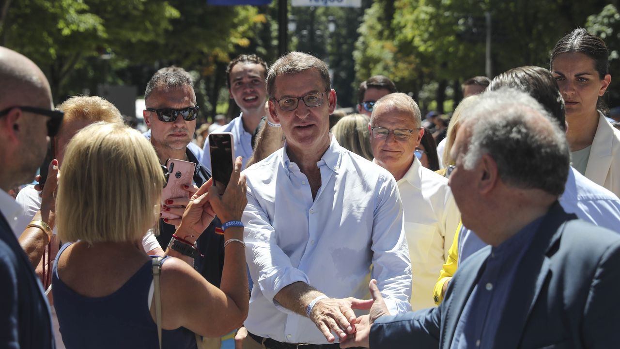  El candidato del PP, Alberto Nez Feijo, en un mitin de su octava jornada de campaa, este viernes en Oviedo