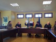 El presidente de la gestora muestra varias gr�ficas a la oposici�n