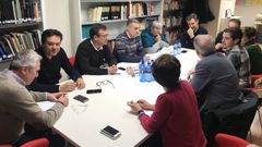 Un momento de la reunin entre PSOE e IU en la Casa del Pueblo