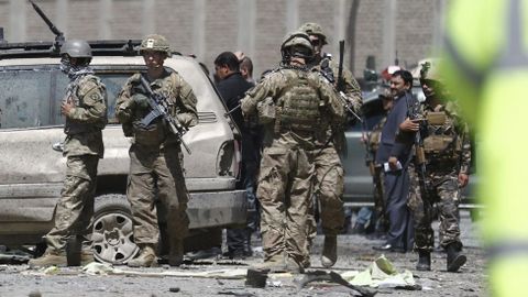 La polica afgana vigila las inmediaciones del aeropuerto de Kabul