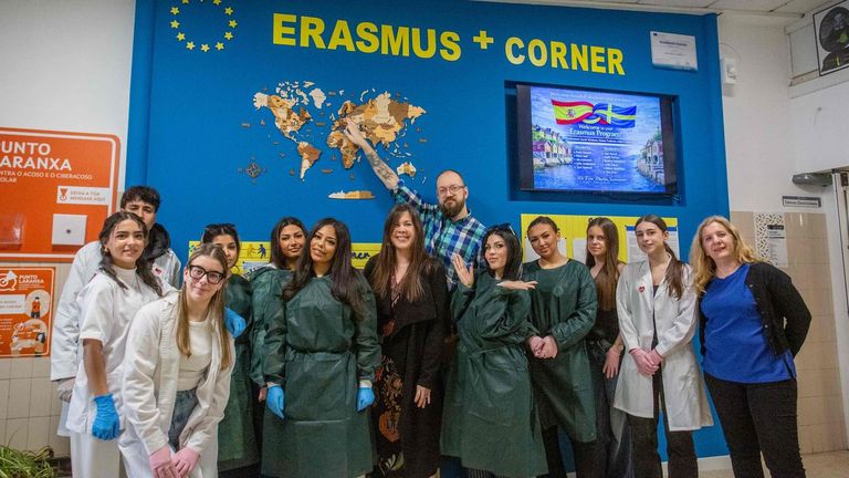 Futuras auxiliares de enfermería suecas comparten aula en Pontevedra