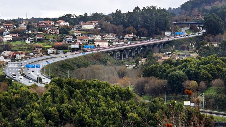 Un herido tras chocar un ave contra su parabrisas en la VG-2