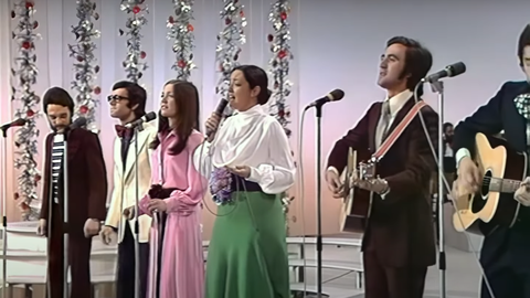 Mocedades interpretando Eres t en el Festival de Eurovisin