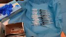 Varias dosis de la vacuna contra el coronavirus preparadas para ser administradas en Gijón