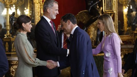 Con el presidente andaluz, Juanma Moreno y su esposa