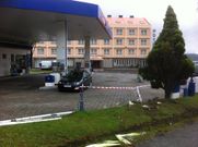 El veh�culo derrib� la tuber�a de ventilaci�n de la gasolinera