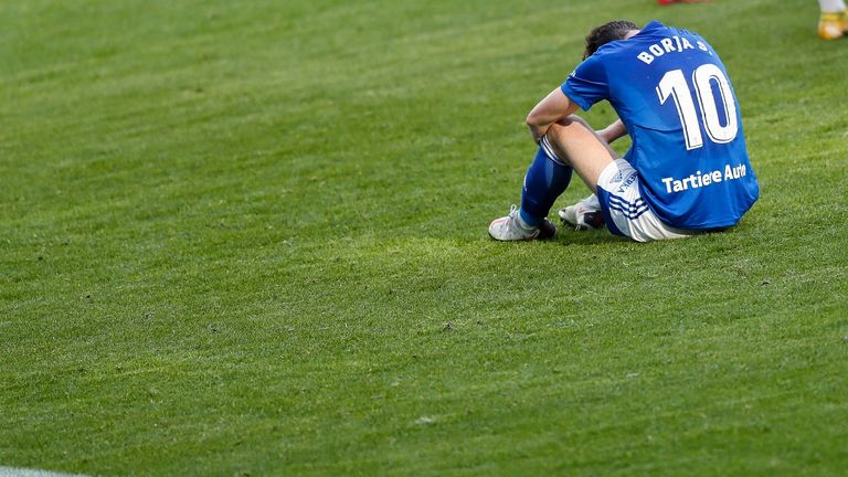 Borja Sánchez se lamenta sobre el terreno de juego