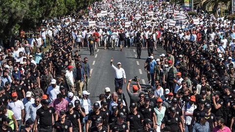 La marcha por la justicia recogo a decenas de miles de turcos nates de llegar a Estambul. 