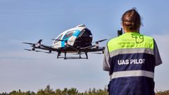 Demostración del vuelo de un dron aerotaxi en el aeródromo de Rozas, en Castro de Rei, Lugo